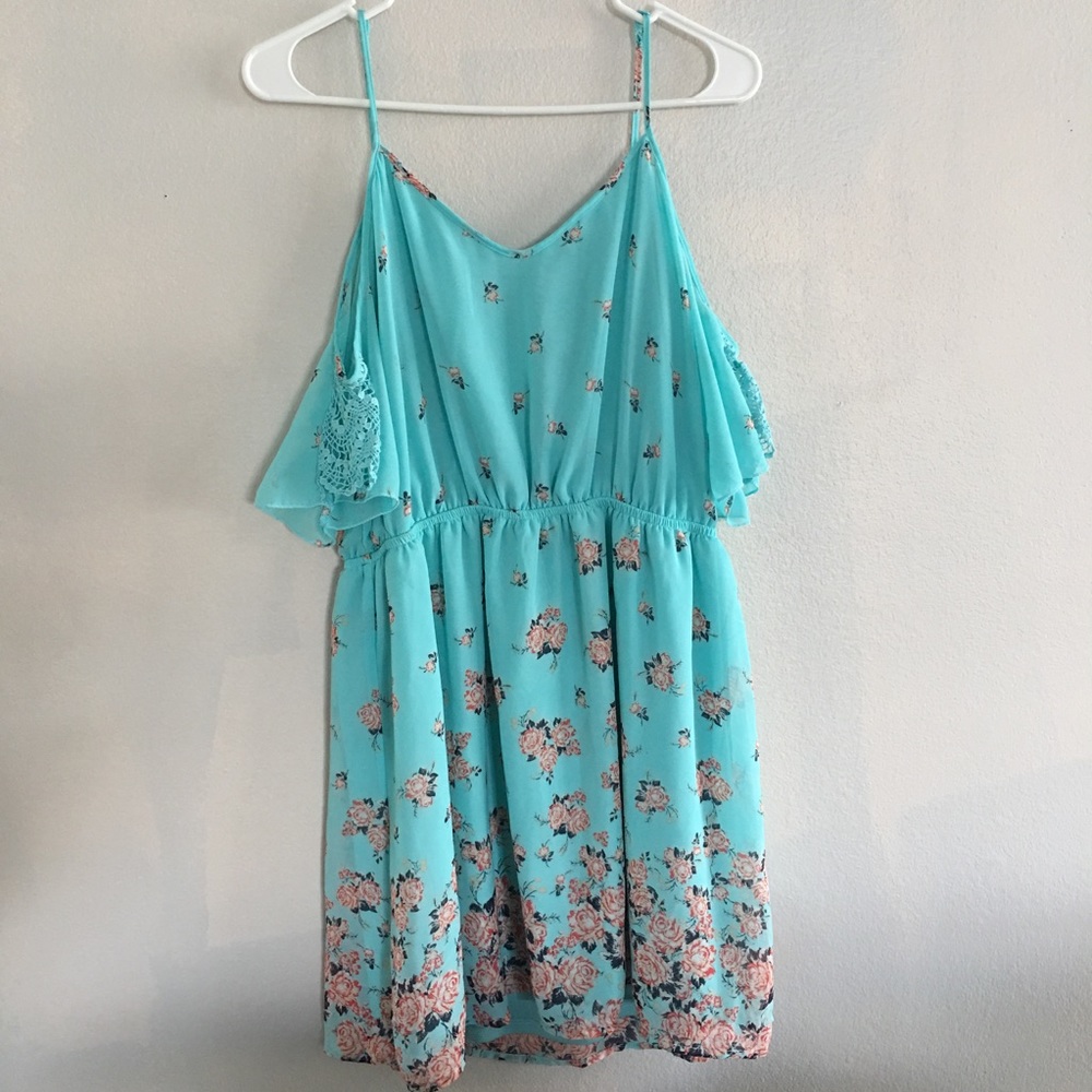 Love Fire Mint Green Cold Shoulder Mide Dress